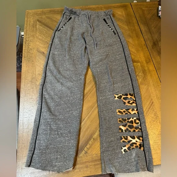 PINK VS Gray Sweatpants With Cheetah Branding and Zipper Pockets - Picture 1 of 9